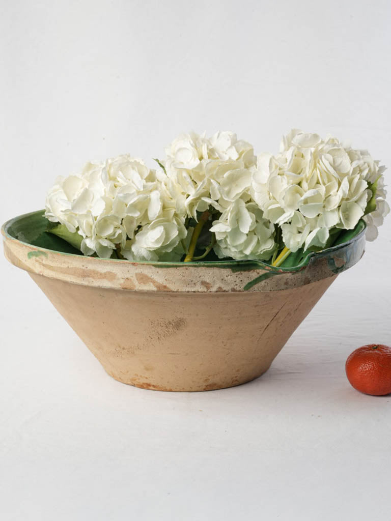 Glossy green-glazed pottery tian