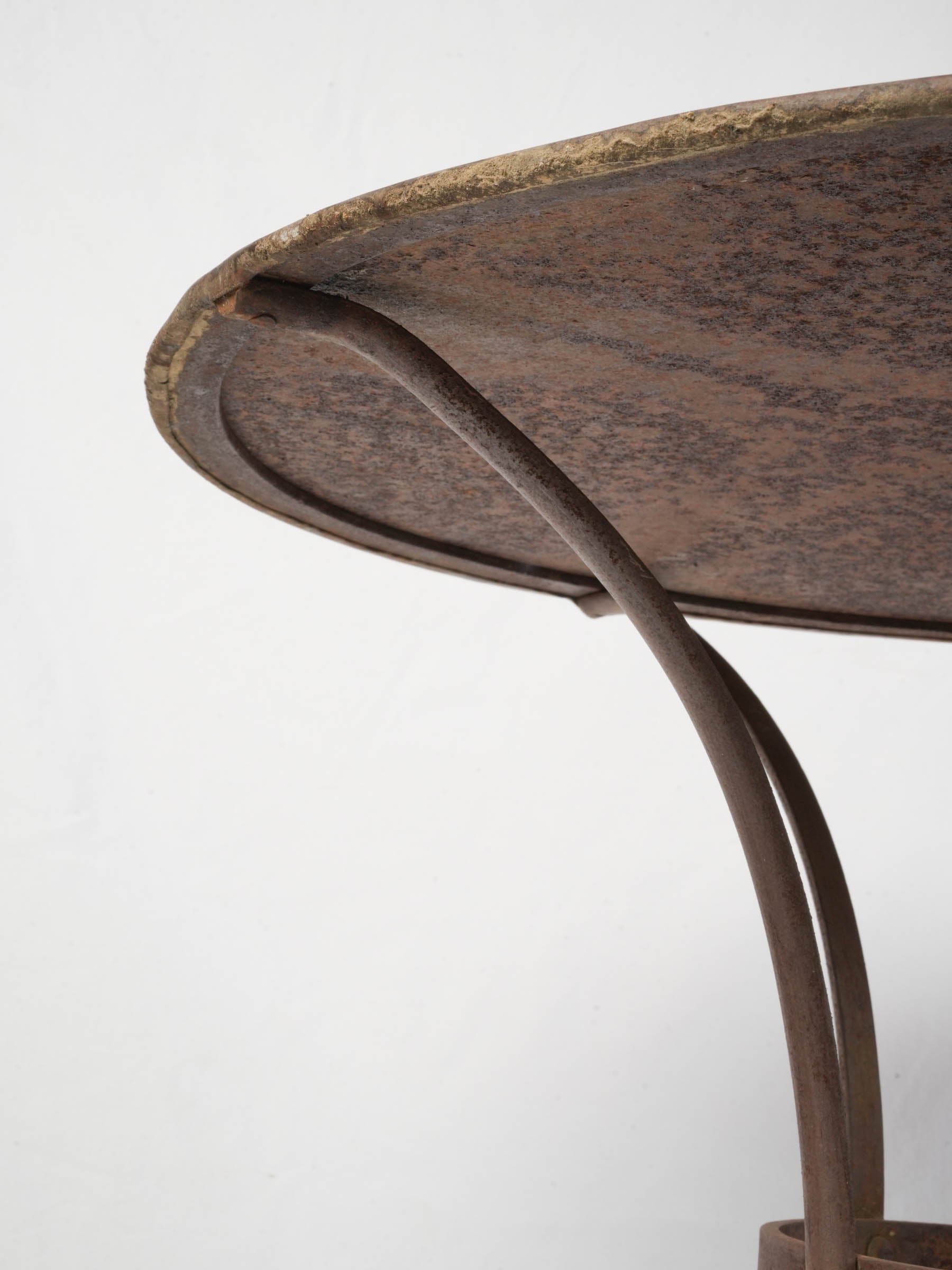 Vintage French Iron Garden Table with Curved Legs and Round Top