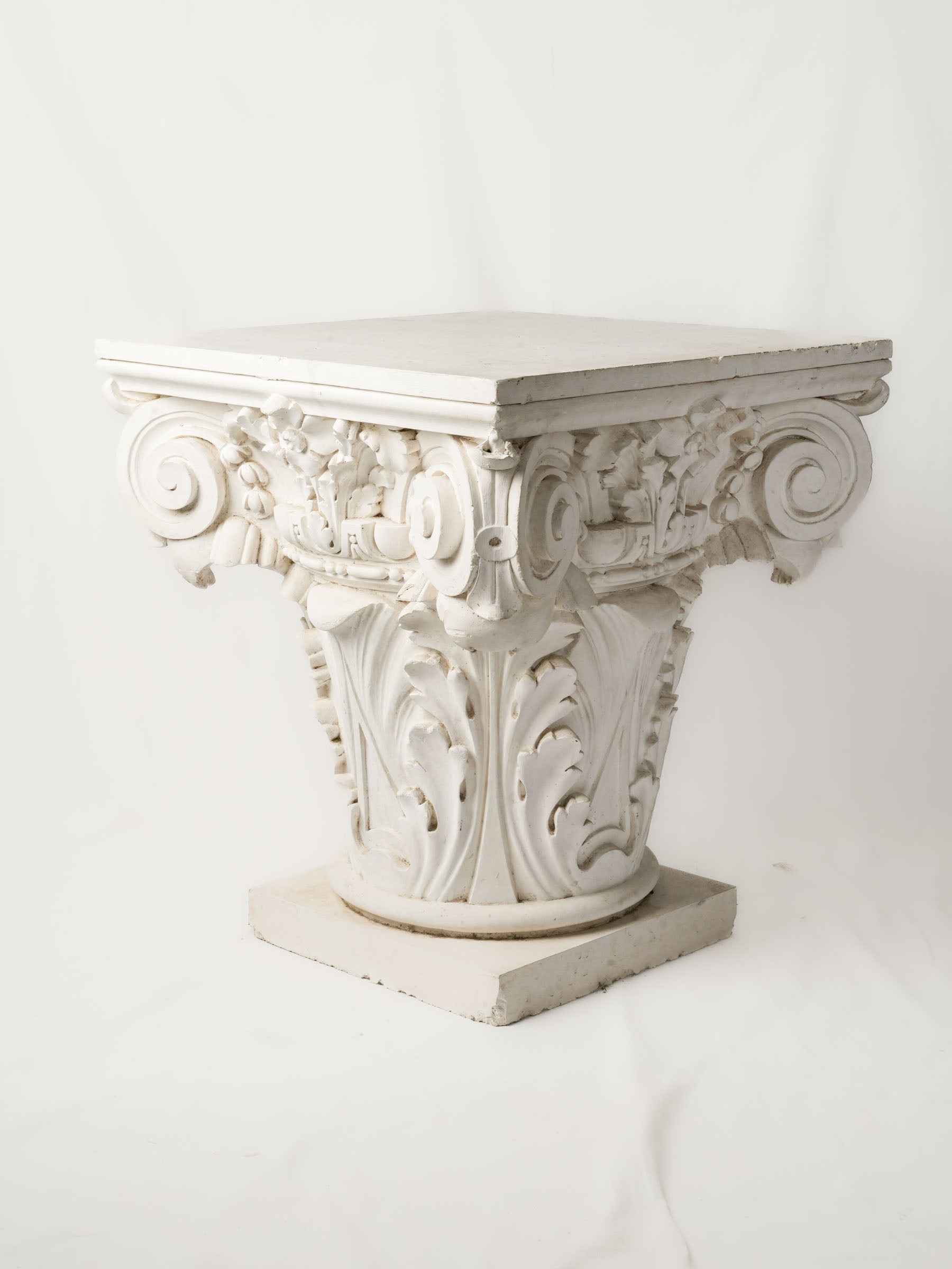 Bold acanthus leaf motifs