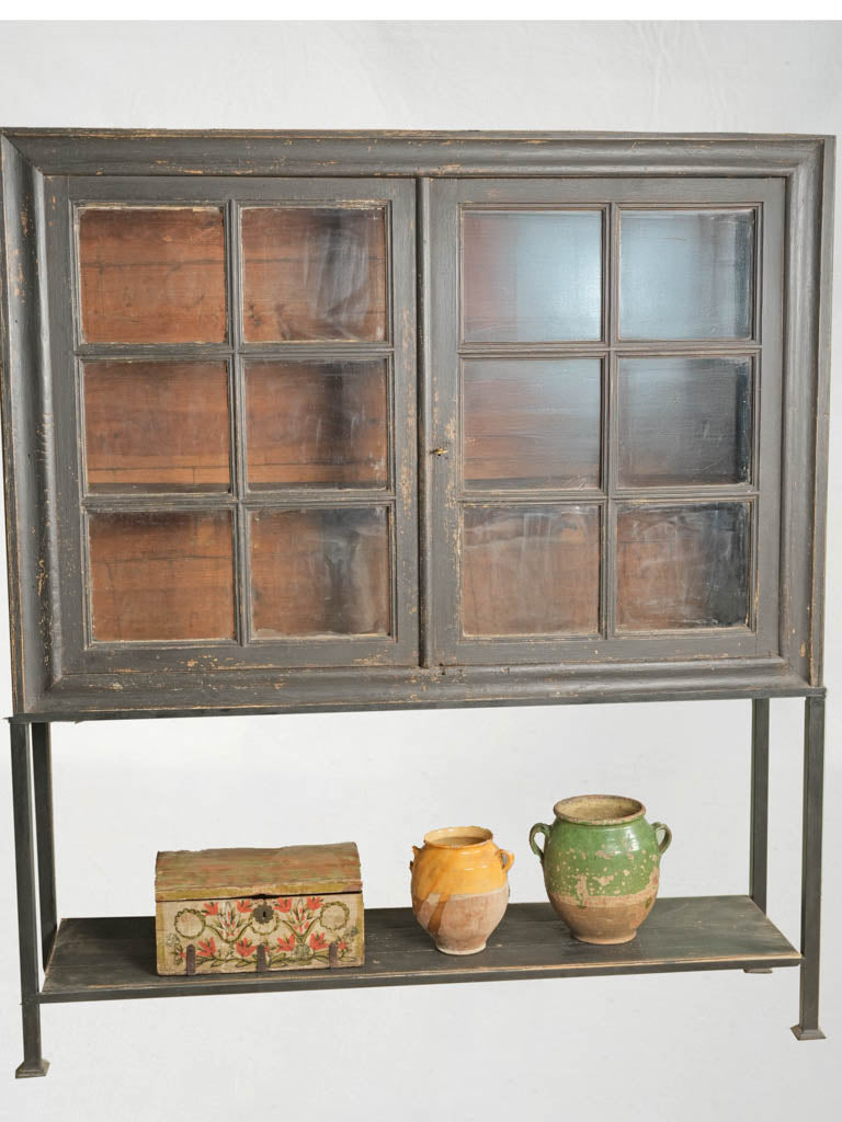 Early 19th-century elegant cabinet