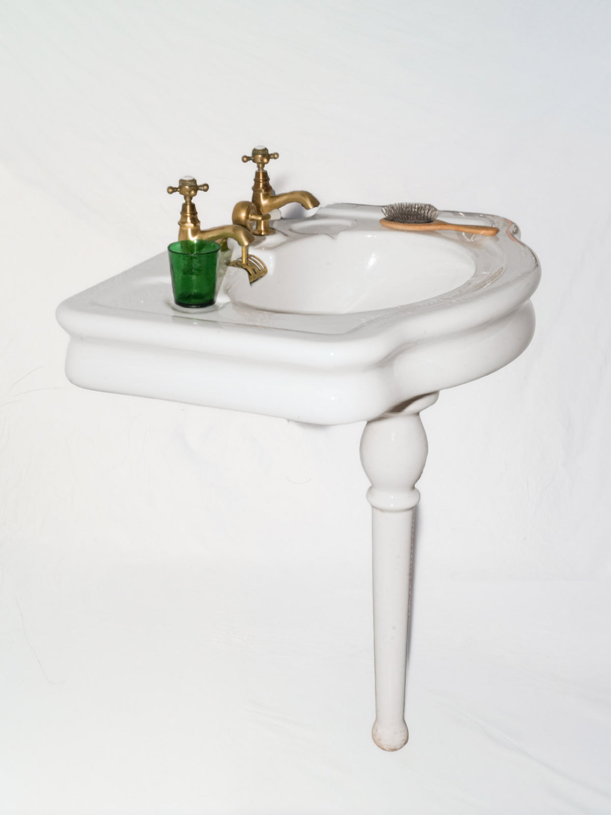 White Porcelain Wall-Mounted Washbasin with Brass Taps