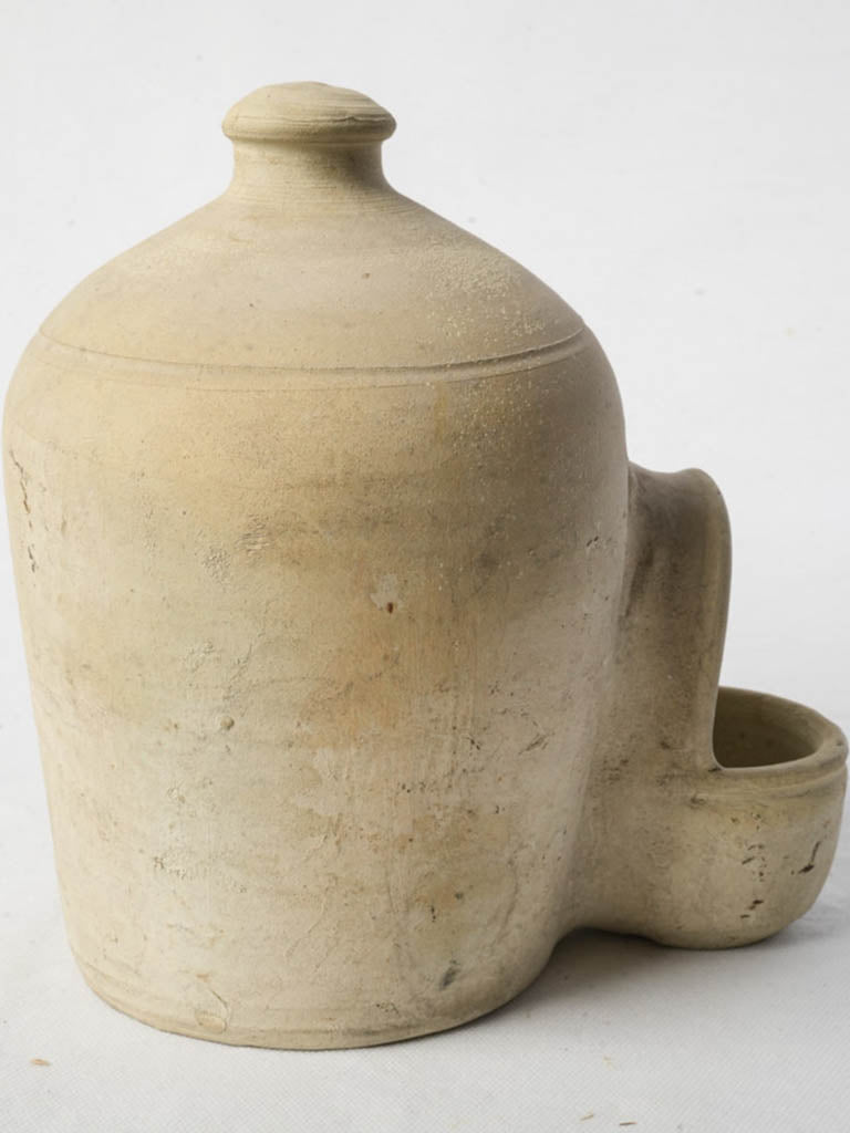 Simple air-pressure clay waterer