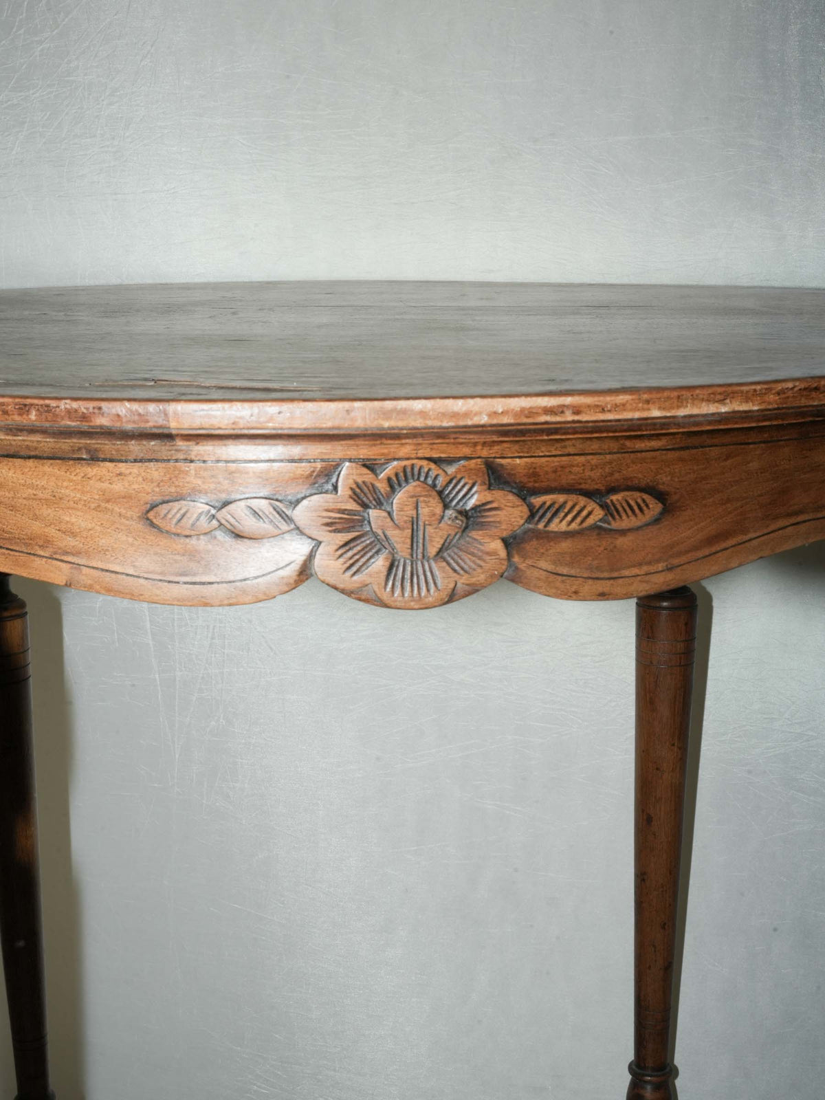 Antique French Provincial Round Oak Table with Carved Floral Apron - 29½"