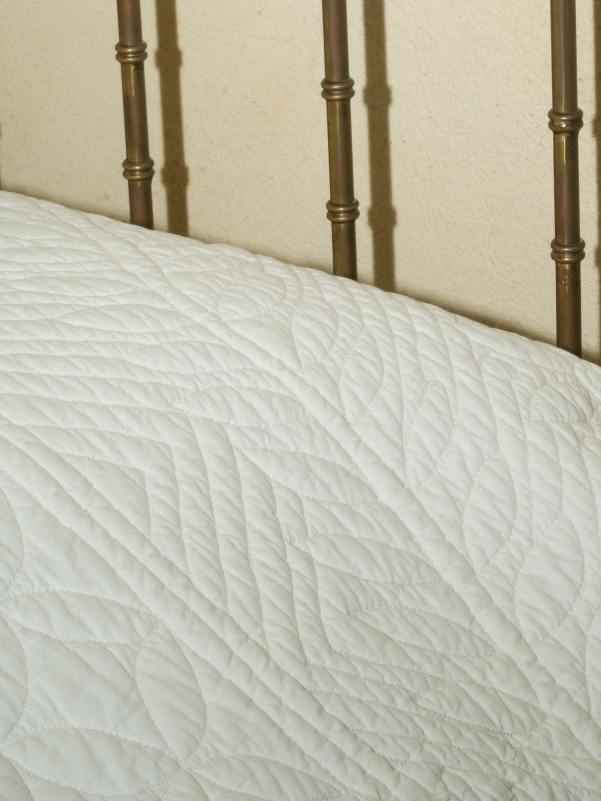 Provençal White Boutis Quilt with Scalloped Edge Single Size - 86½" x 58"