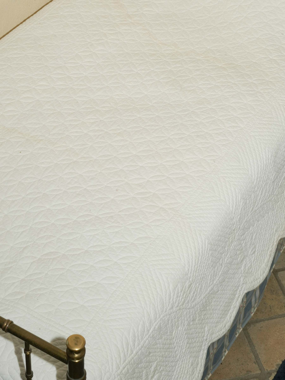 Provençal White Boutis Quilt with Scalloped Edge Single Size - 86½" x 58"