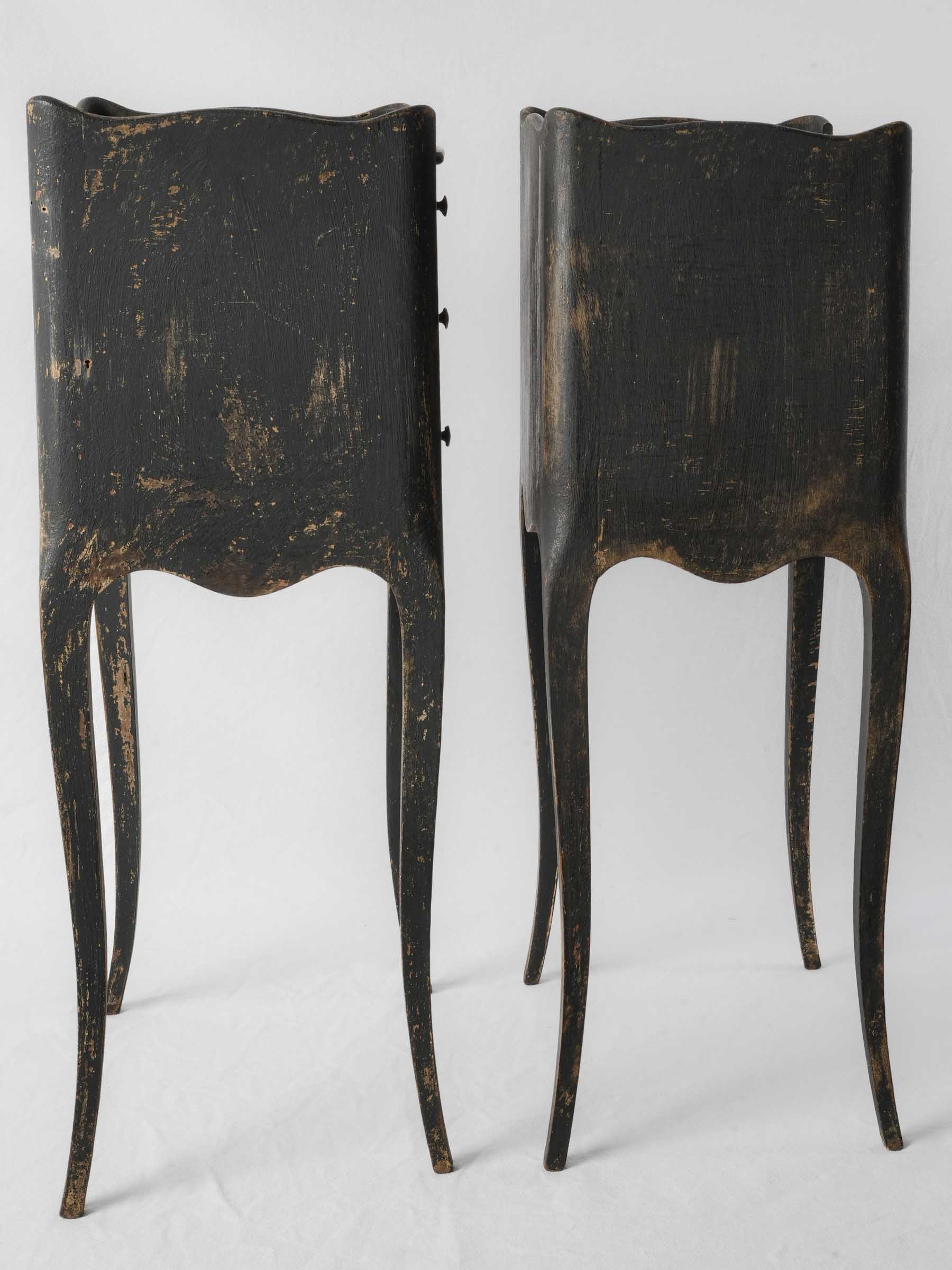 Classic curved aprons furniture pieces