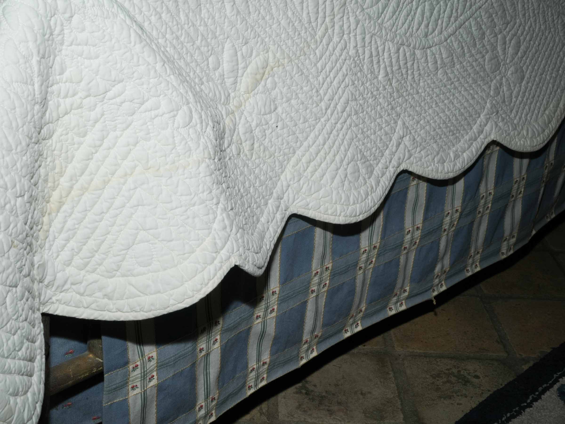 White Provençal Boutis Quilt with Floral Motifs Single Bed Size 86½" x 58"