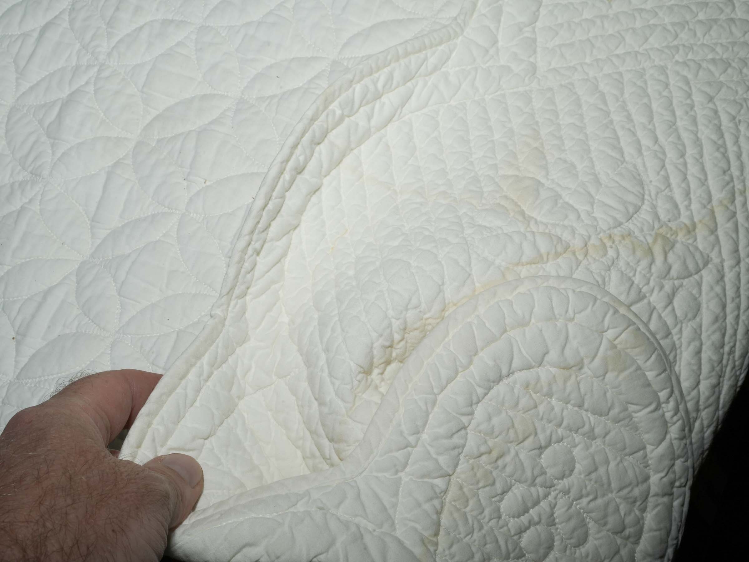 Provençal White Boutis Quilt with Scalloped Edge Single Size - 86½" x 58"