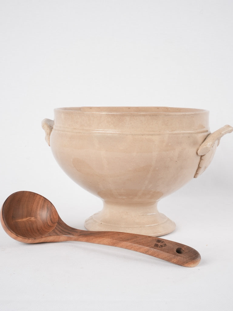 Choisy-le-Roi HB earthenware tureen base