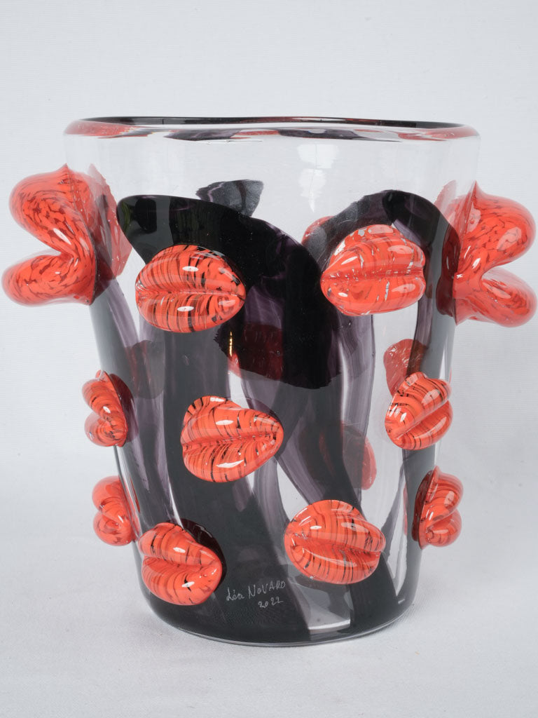 Master-crafted red lips ice bucket 