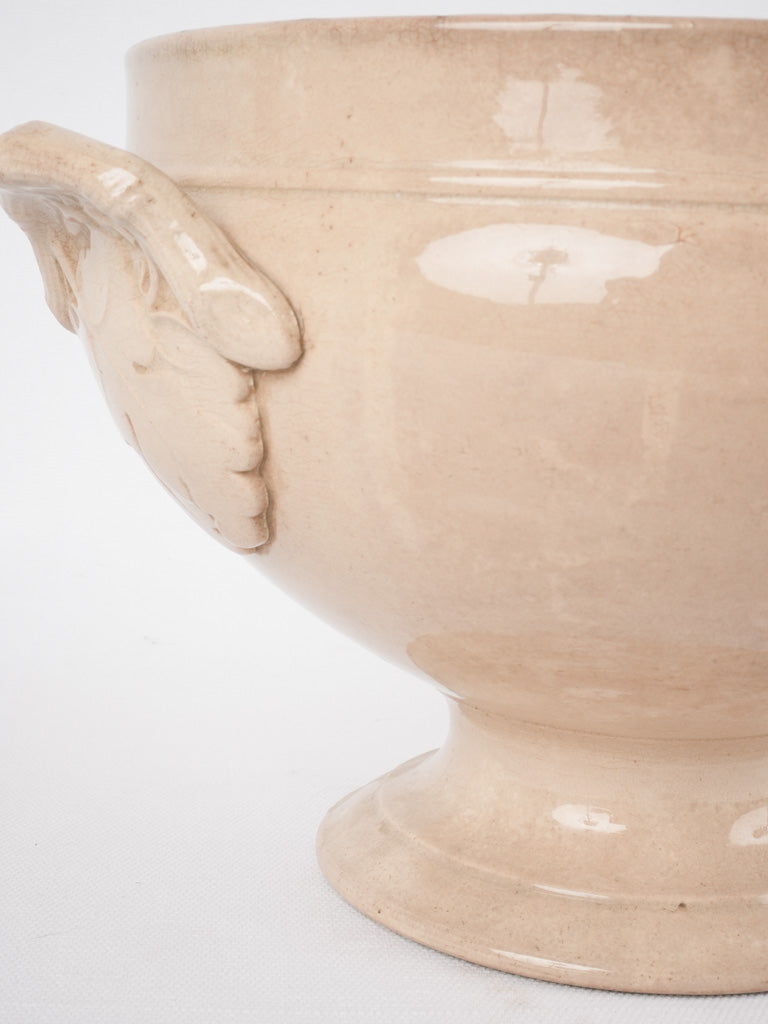 Choisy-le-Roi HB earthenware tureen base