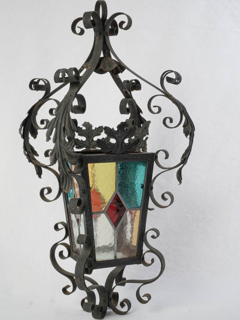 Central diamond motif lantern