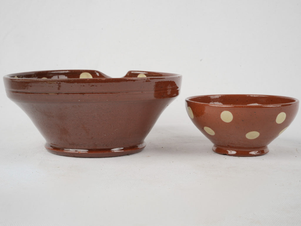 Collectible ornamental bowls with beak