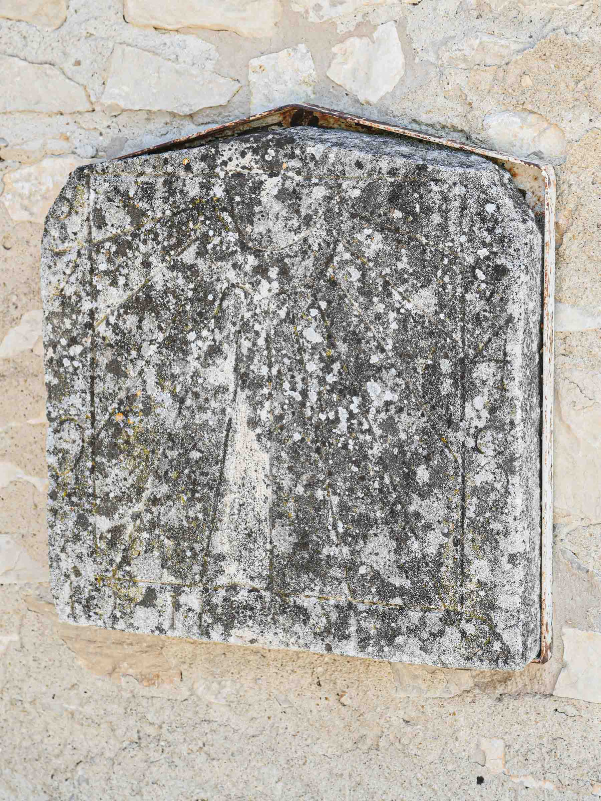 Stone Sundial w/ Weathered Patina 19¾" x 19¾"