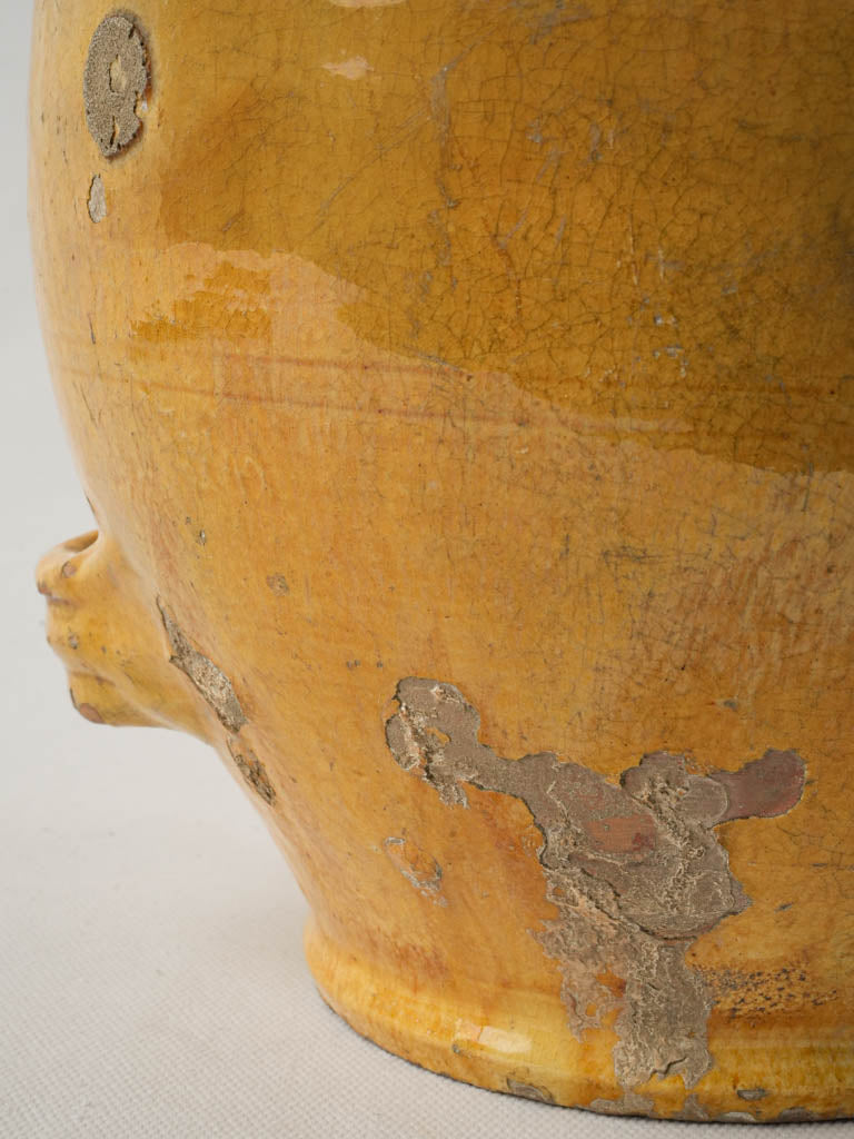 Distinctive warm-colored décor  