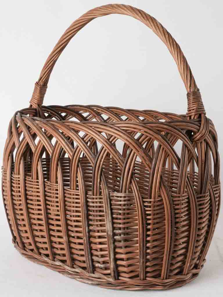 Pretty harvest basket w/ arch pattern 16½"