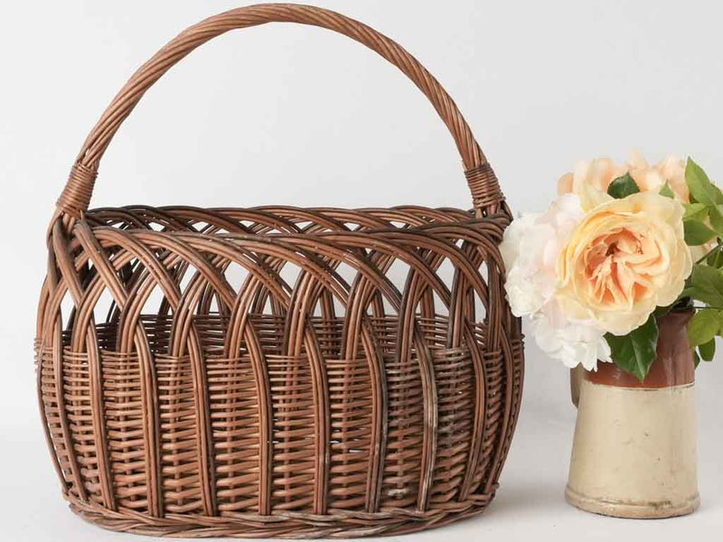 Pretty harvest basket w/ arch pattern 16½"