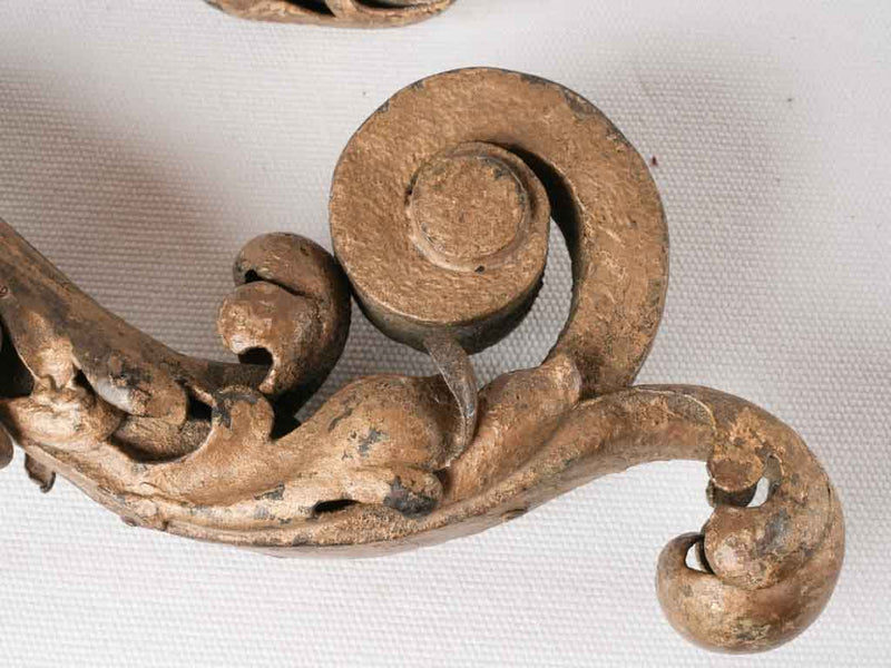 Collection of salvaged iron elements / brackets - 18th century Louis XV - 22¾"