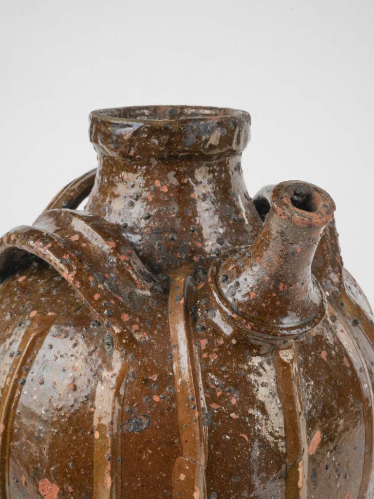 Durable walnut-patterned French ceramic   