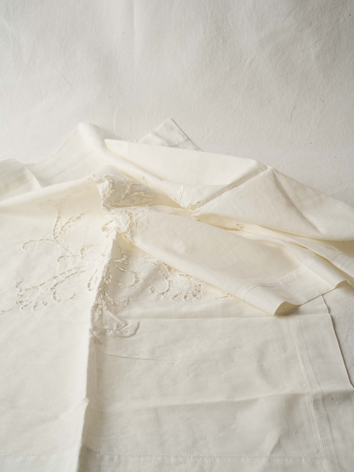 Vintage French Curtain w/ pretty Embroidery - White 46¾" x 22½"