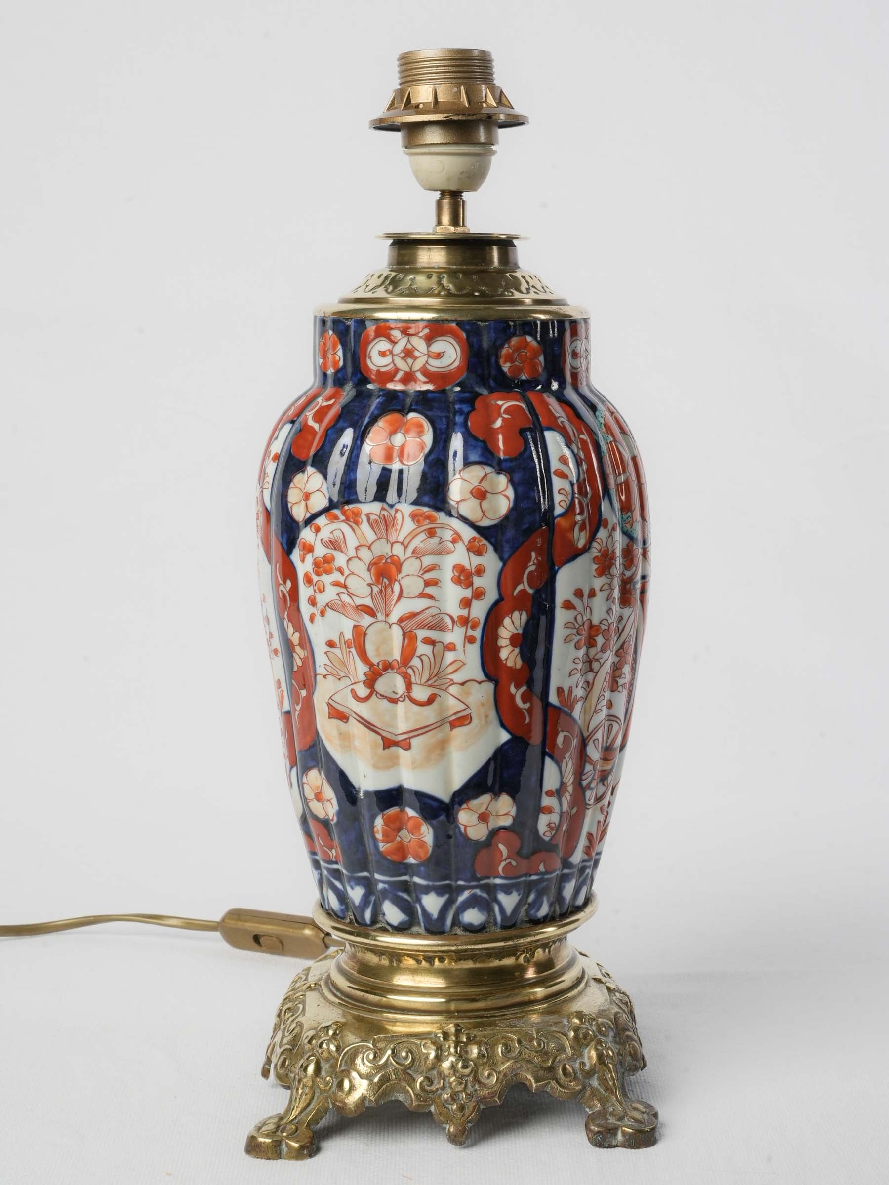 Refined blue and red table lamp