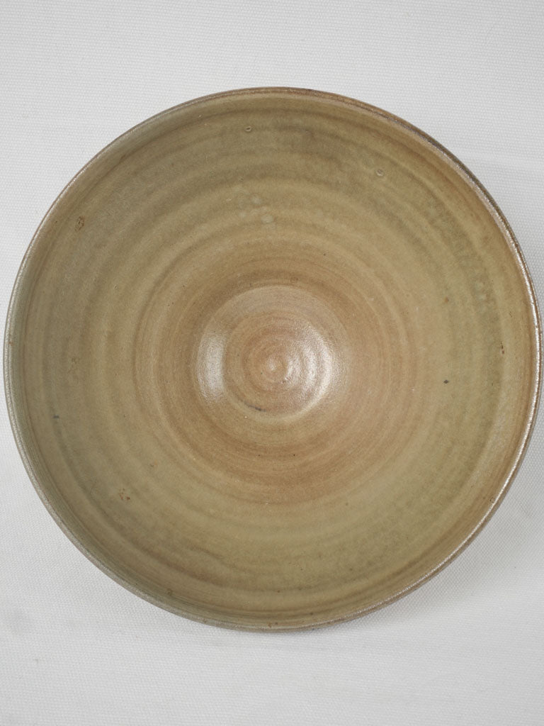 60s-inspired grey ceramic fruit bowl