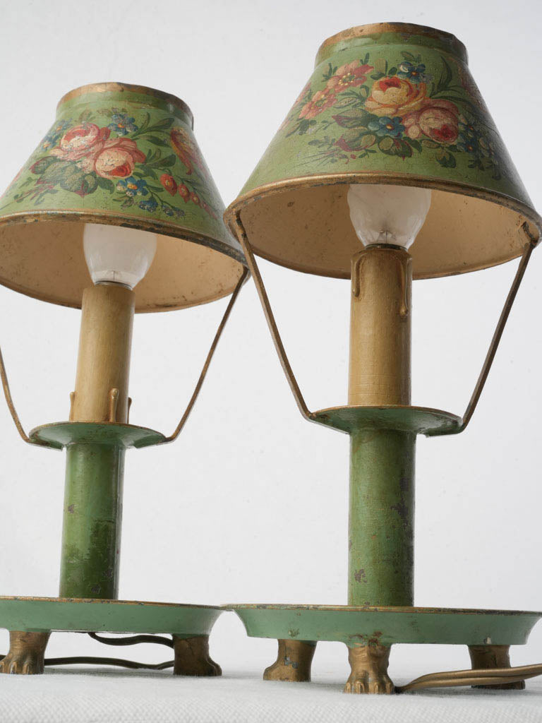 Elegant tray-based candle lamps  