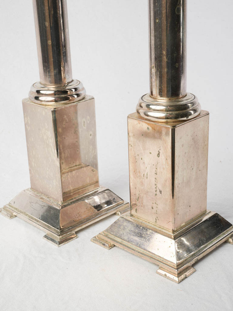 Elegant columnar candlestick set