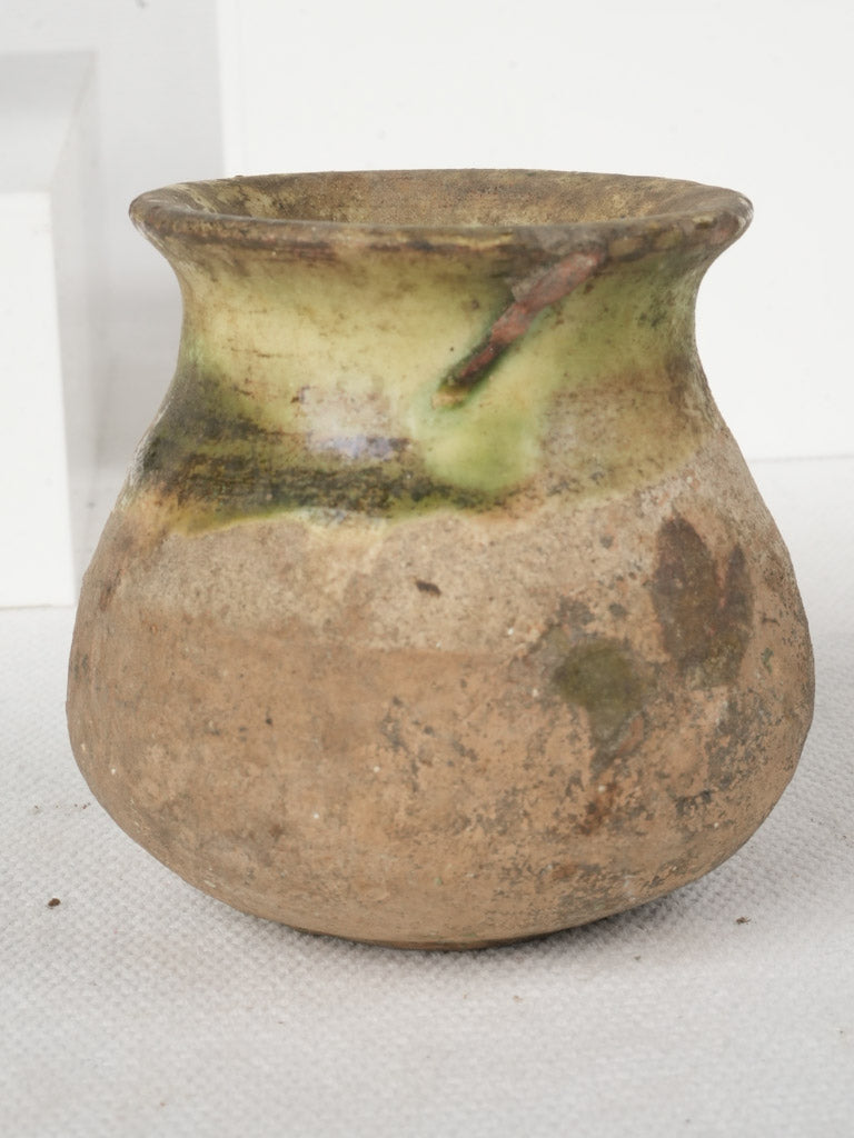 Glossy green-glazed functional ceramic