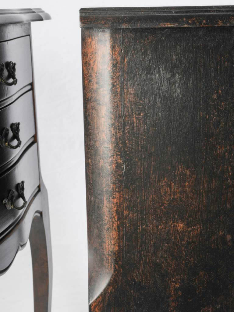 Gently scalloped apron nightstands