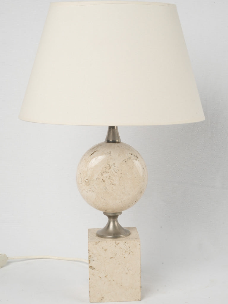 Elegant glossy white table lamp