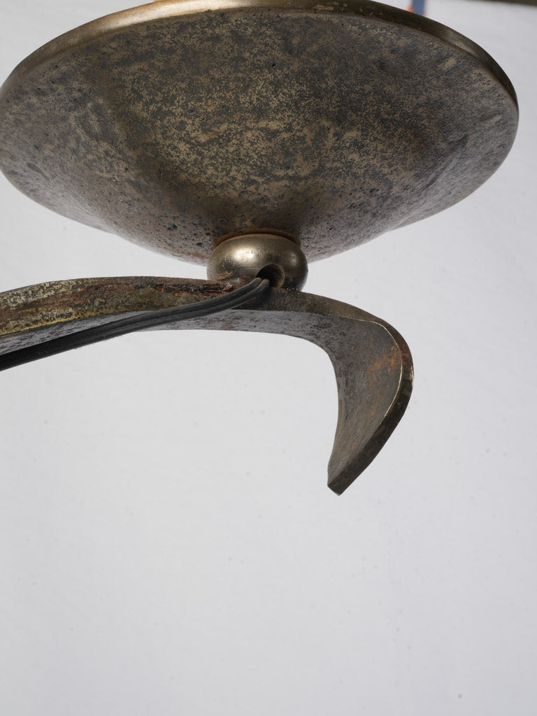 Expressive curves sculptural iron lamp