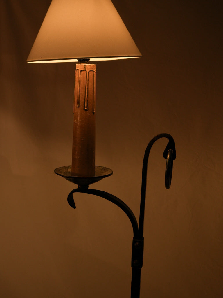 Versatile contemporary rustic style lamp