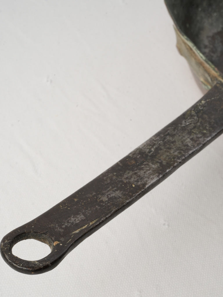 Distinctive patinated cookware 