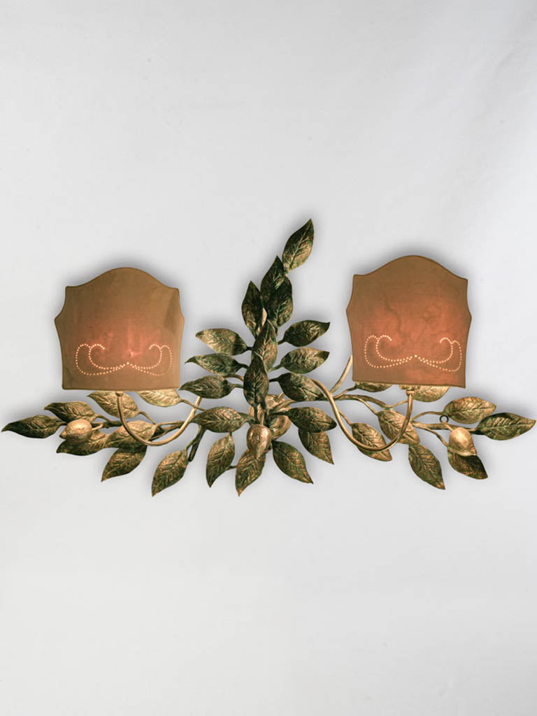 Refined mid-century wall light fitting