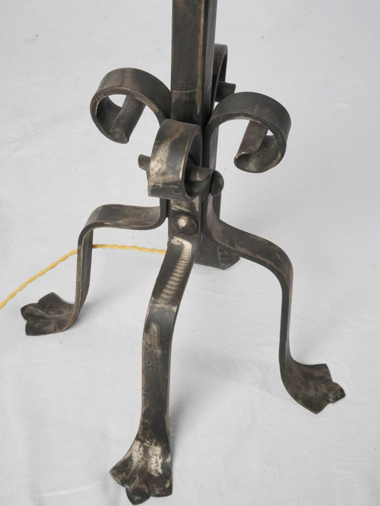 Stylish rooster ornamented light