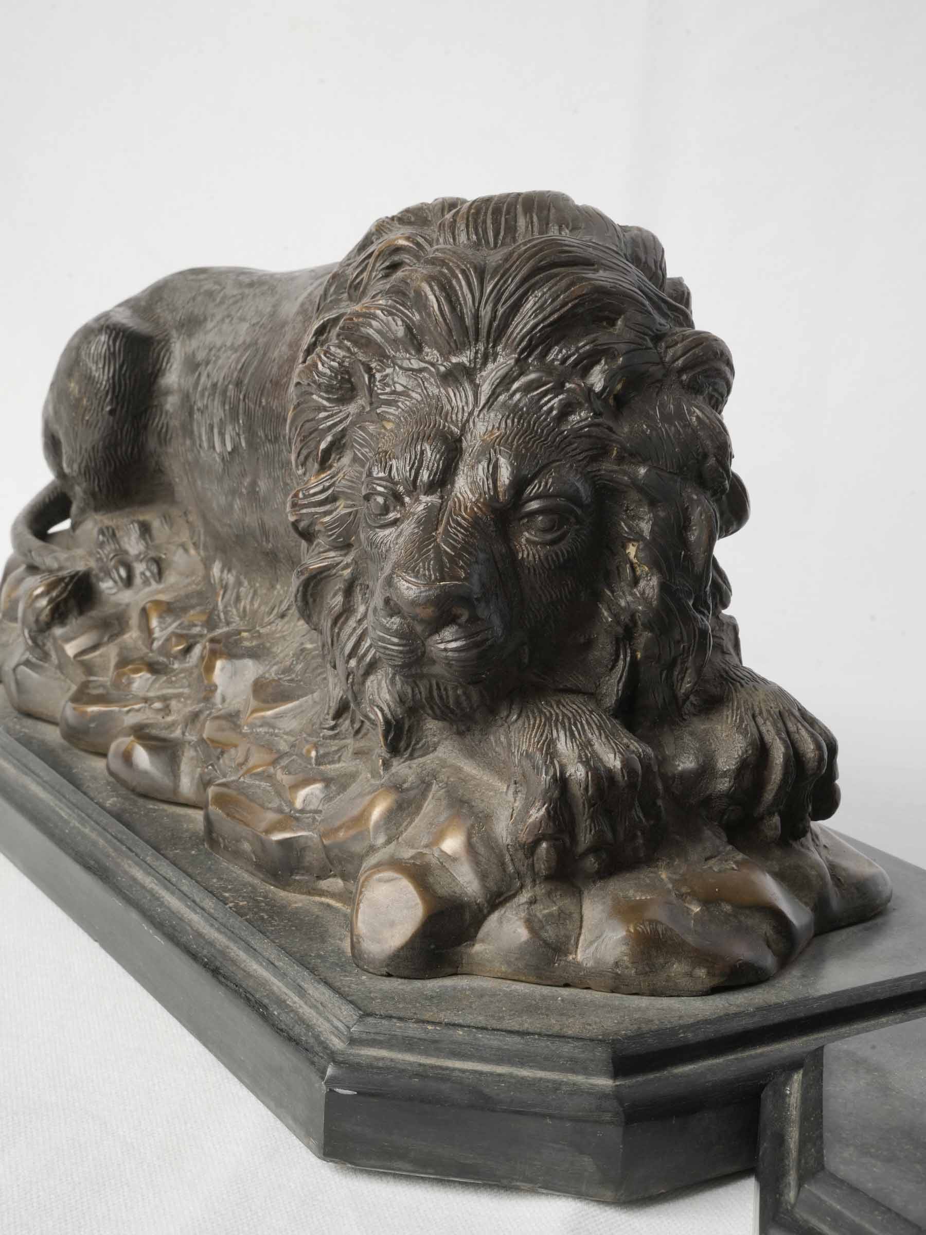 Pair of French Animalier Recumbent Lions in Patinated Bronze, Late 19th Century - 20½"