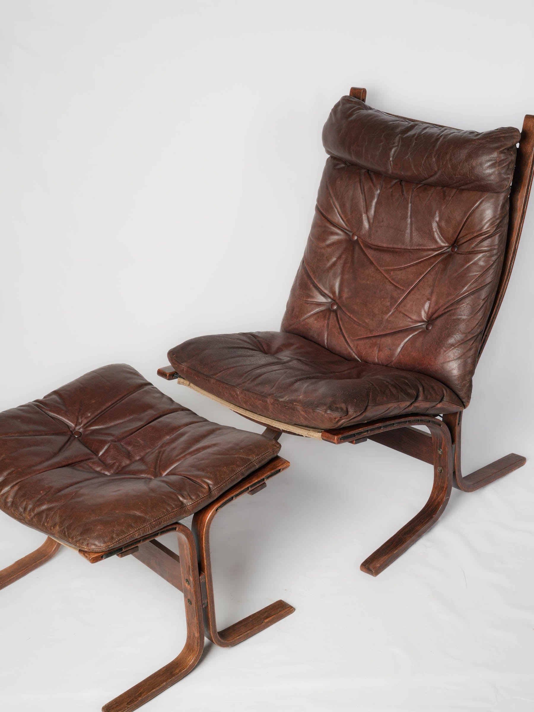 Sculptural wood frame recliner set  