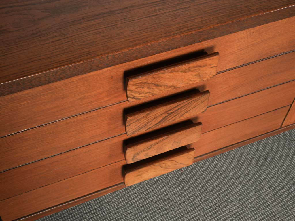 Expressive grain oak sideboard