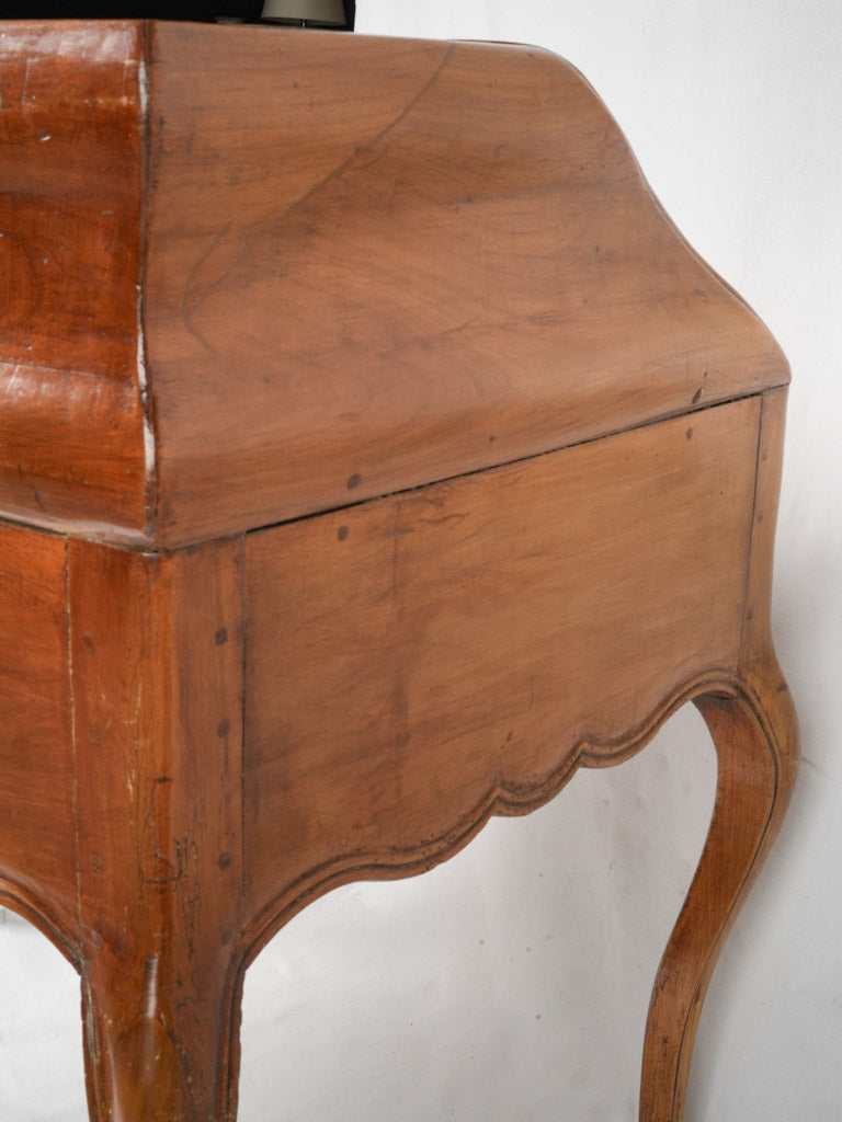 Delicate French writing bureau