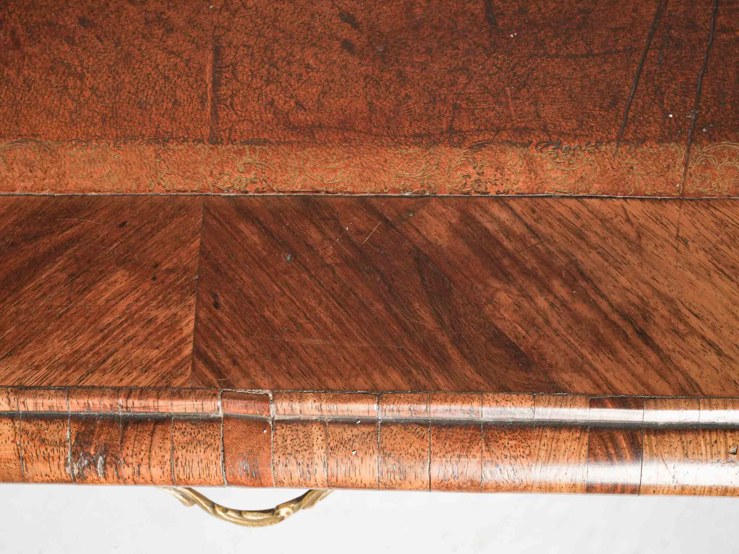 Refinely crafted floating desk  