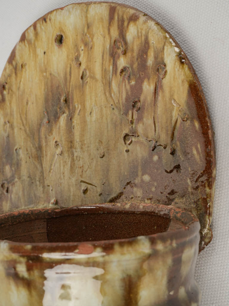 Unique fur-patterned cutlery holder  