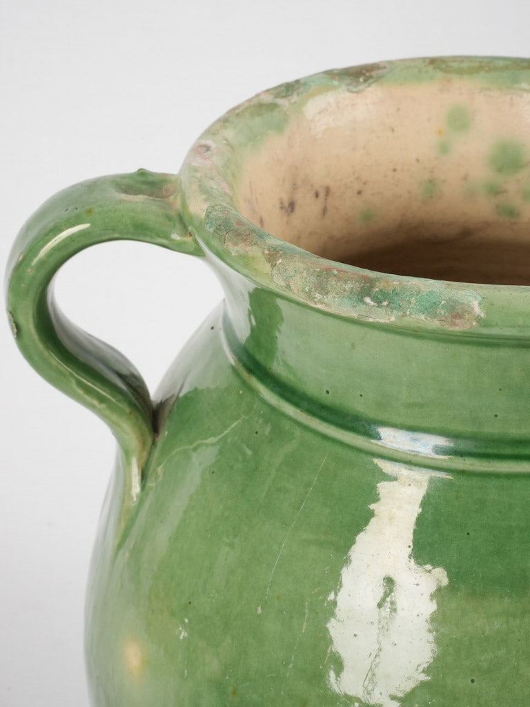 Historical confit pot with handles