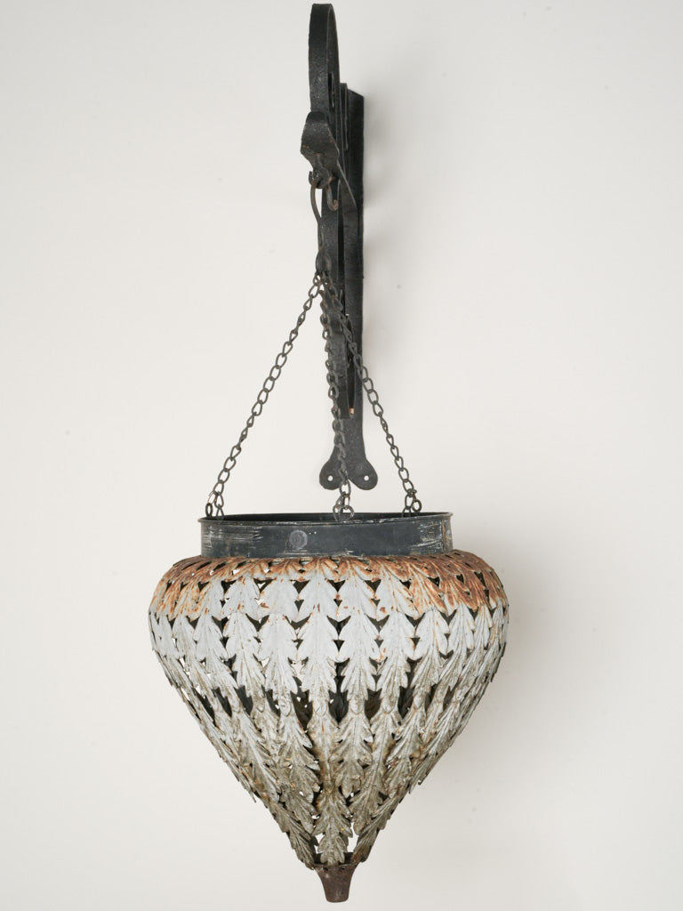 Rustic 18th-century bracket design  