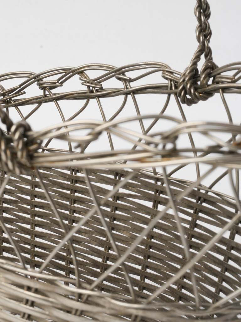 Rope-twist handle wine caddy