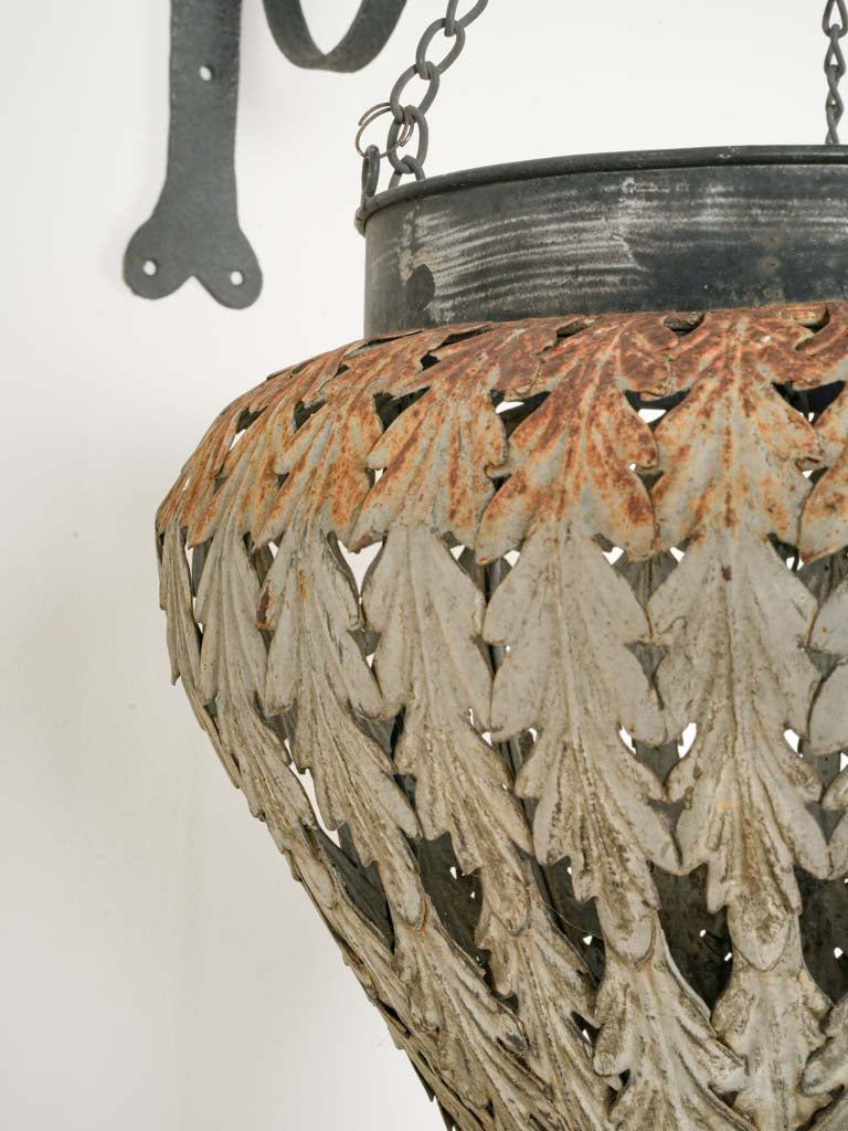 Decorative vintage bracketed light fixture
