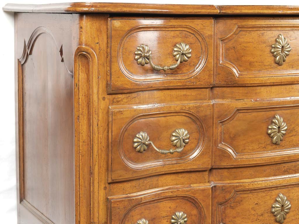 Stylish Dauphiné white walnut dresser