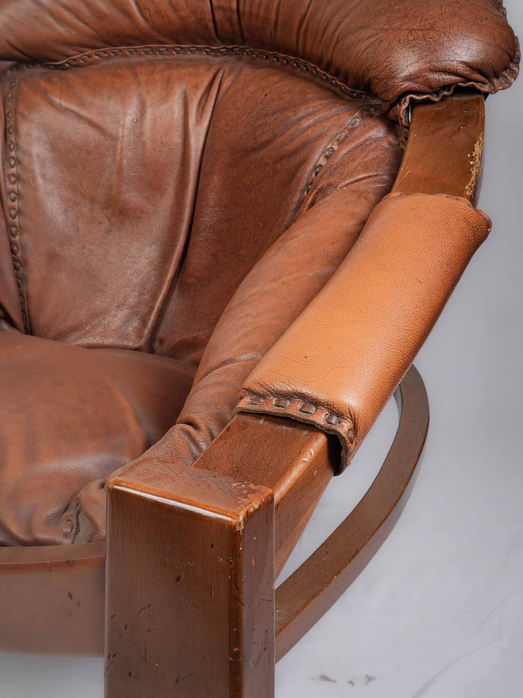 Patina Italian suspended seat  
