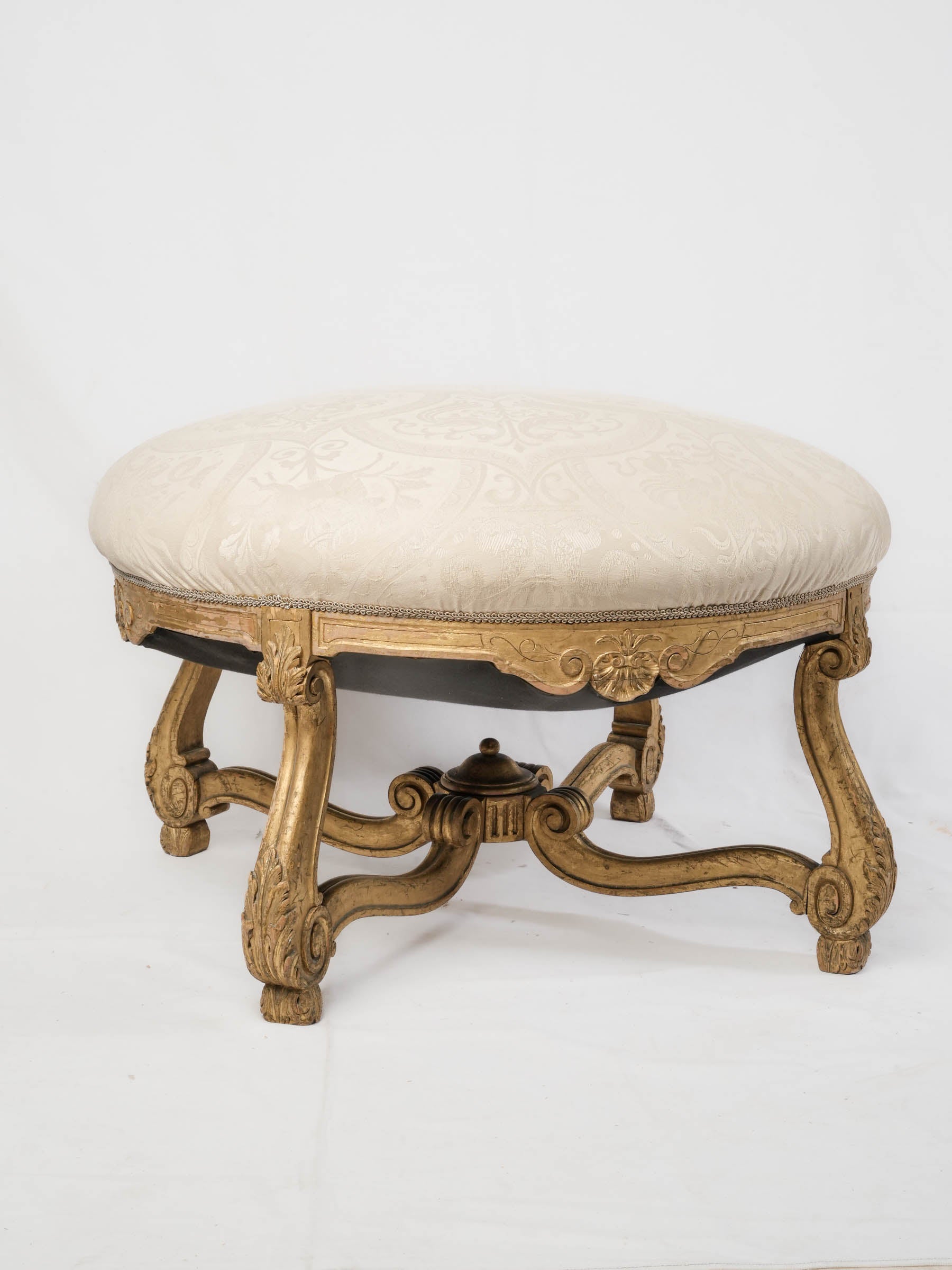 Grand Louis XV Revival Circular Giltwood Pouf (Ottoman), c. 1900 - 20" x 32¼"