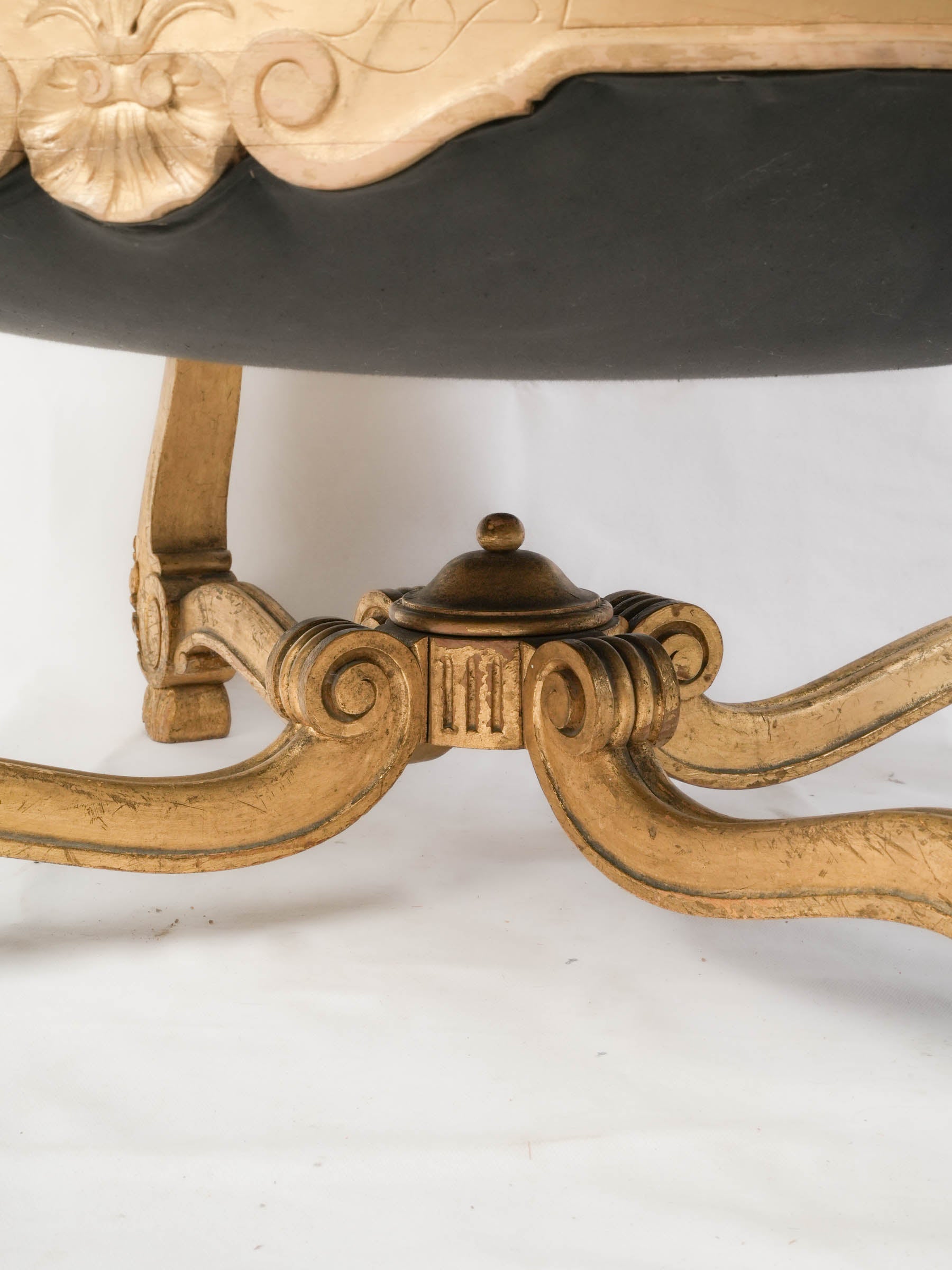 Grand Louis XV Revival Circular Giltwood Pouf (Ottoman), c. 1900 - 20" x 32¼"
